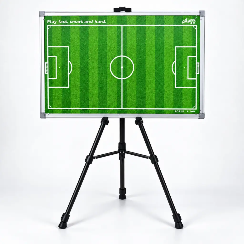 Pizarra táctica de fútbol en trípode.webp